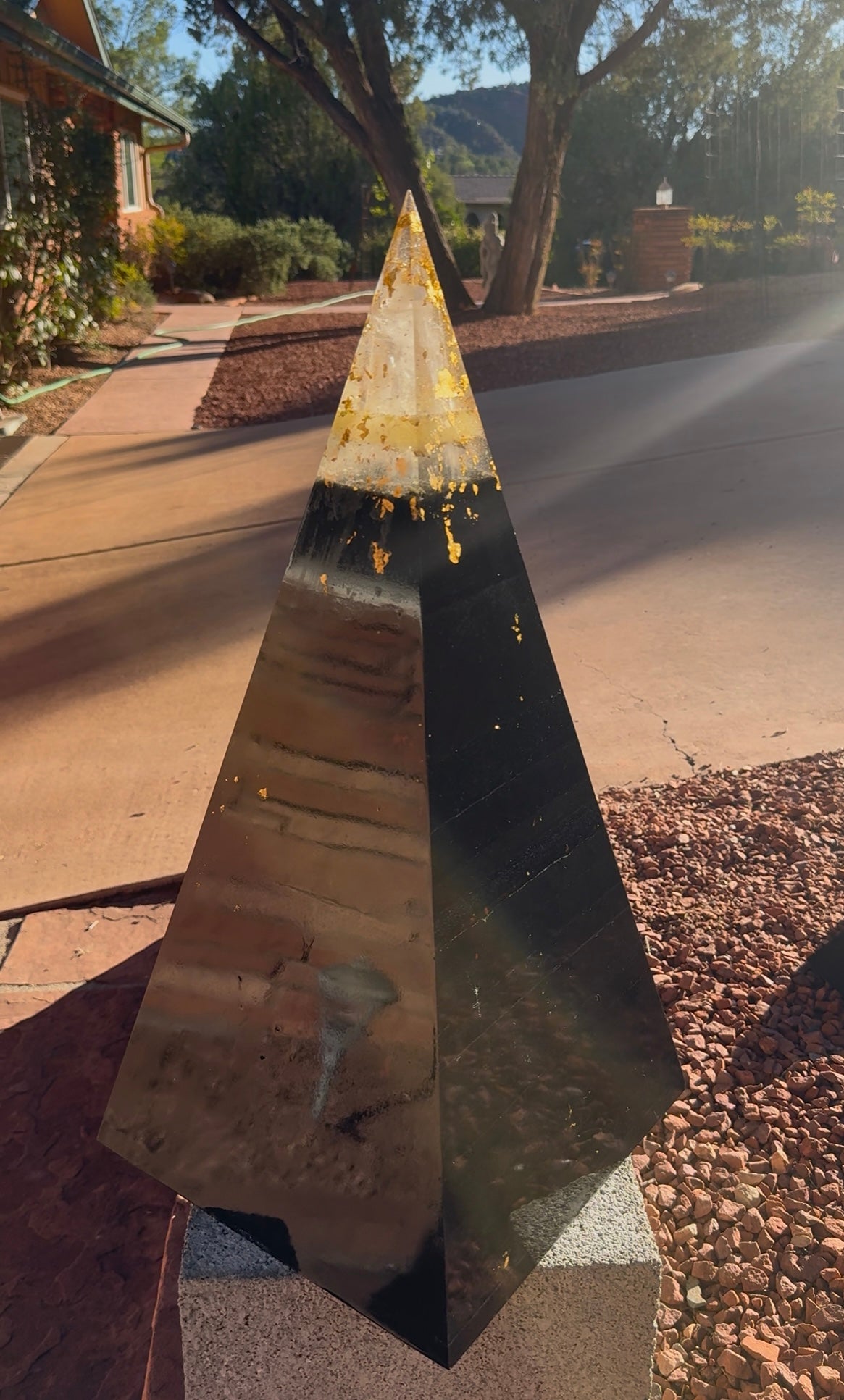 XXL Black Sun 8+ Sided 76° Nubian Pyramid