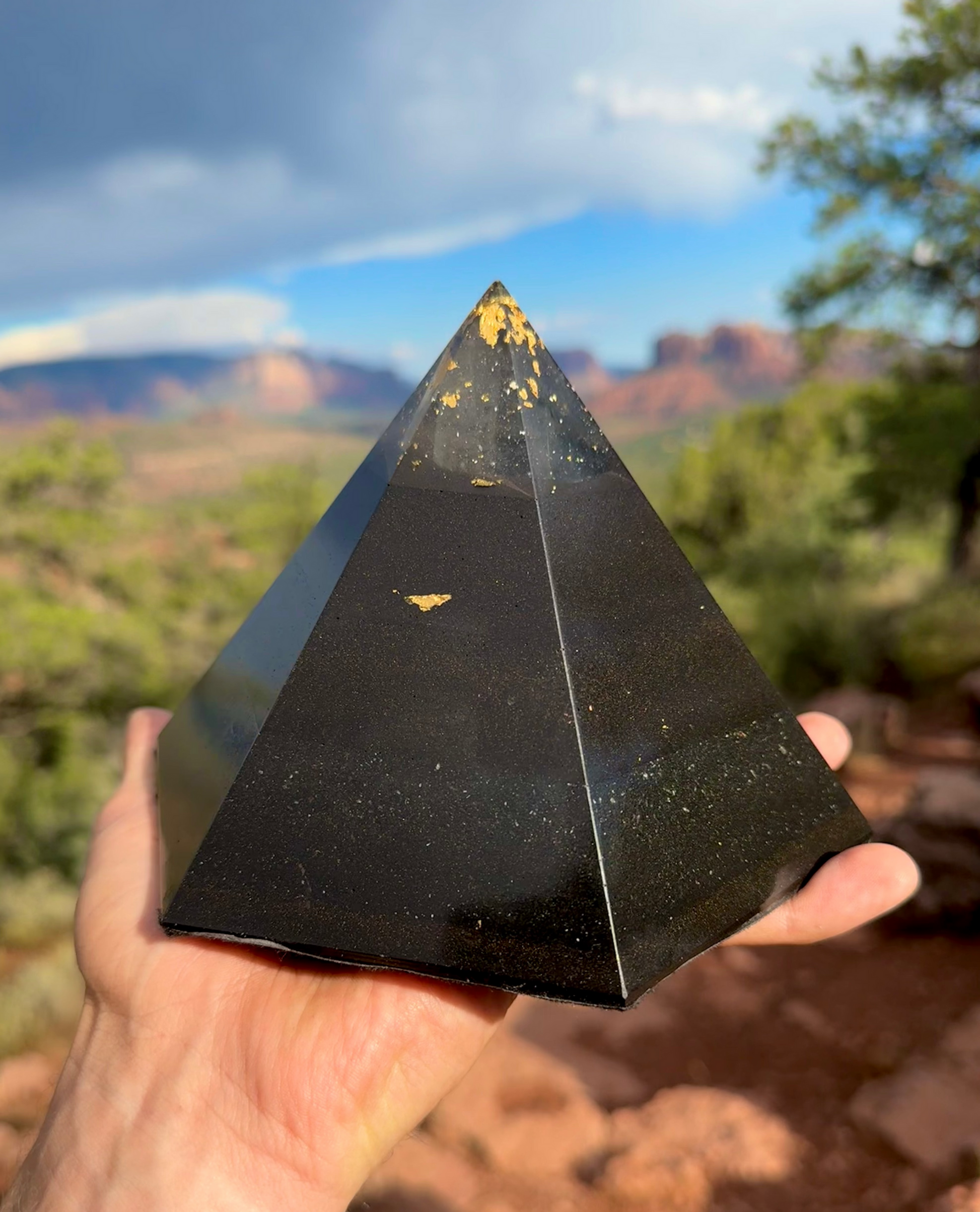 Black Sun Dodecahedron orgone pyramid with a 12-sided omnidirectional field and Lemurian quartz